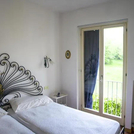 A A Pochi Minuti Dal Mare 펜션 시롤로