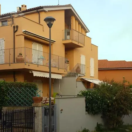 A A Pochi Minuti Dal Mare 펜션 시롤로